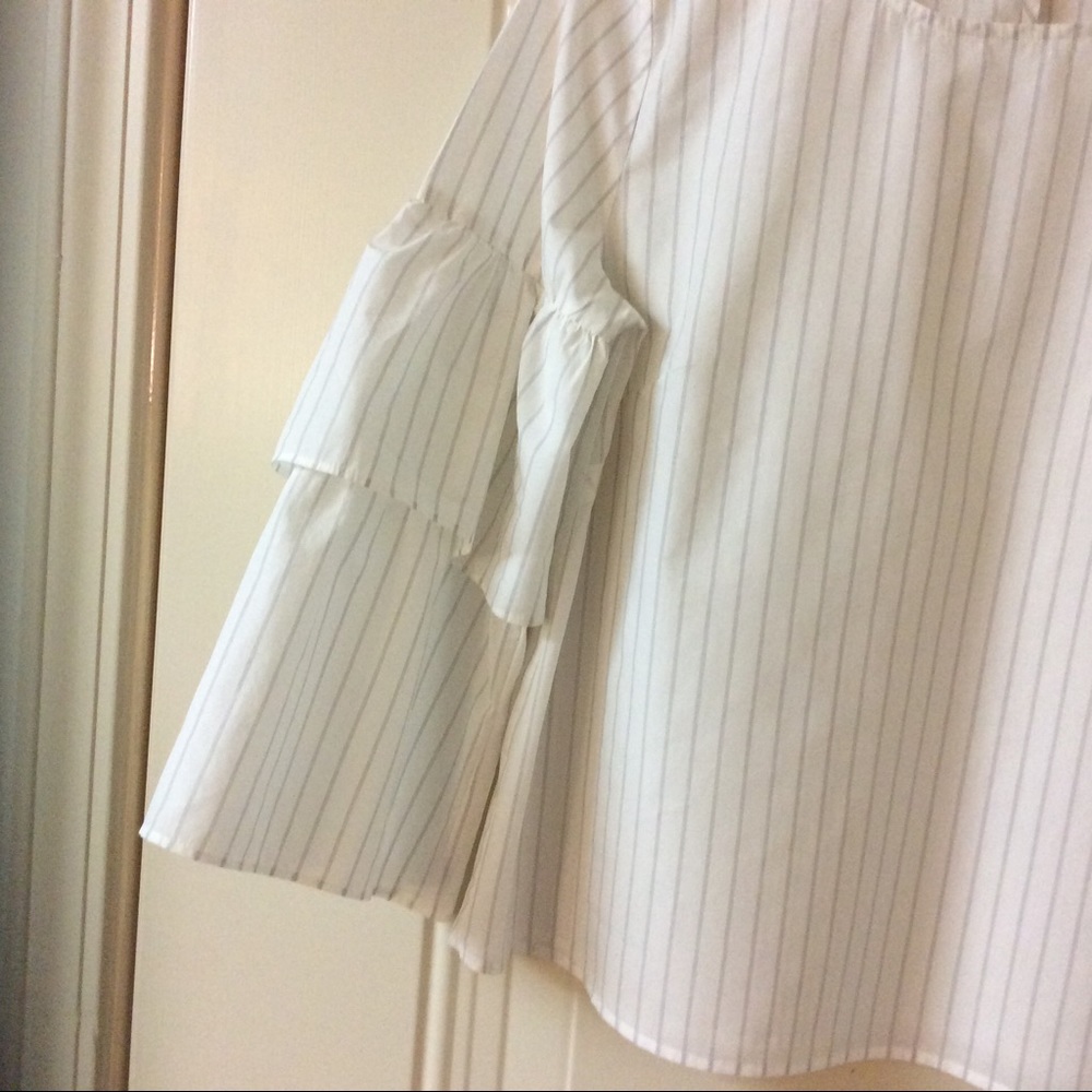 🚫SOLD🚫FREE WITH ANY PURCHASE - MADEWELL WHITE GRAY STRIPE RUFFLE SLEEVE TOP S - Picture 6 of 16
